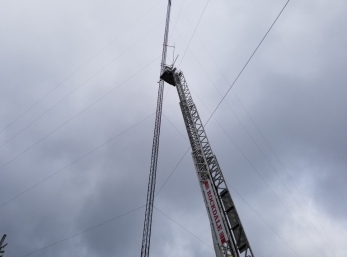 440 Antenna being mounted